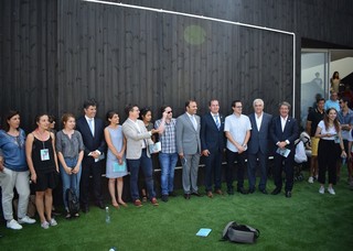 The minister of Economy, Manuel Caldeira Cabral, and the mayor of Figueira de Castelo Rodrigo Paulo Langrouva with StixCamp 2017 participants during the inauguration of the Open Science Platform.